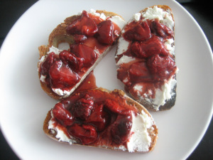 Strawberry Goat Cheese Crostini